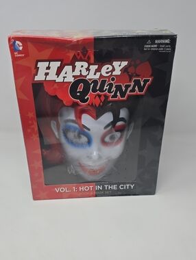 HARLEY QUINN VOLUME 1 HOT IN THE CITY BOOK AND MASK SET 2016 DC COMICS